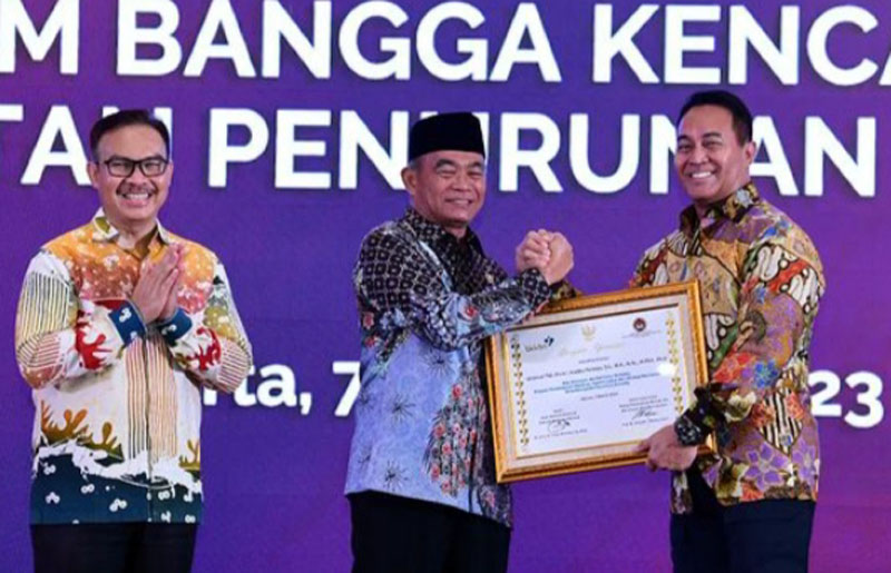 BKKBN Berikan Piagam Apresiasi Kepada Jenderal TNI (Purn) Andika Perkasa foto dok