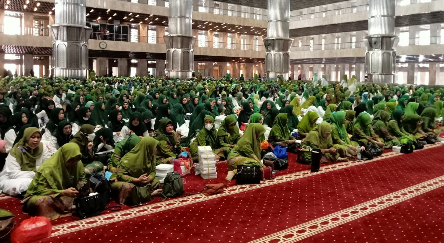Gus Syaifuddin Hadiri Pengajian Dan Peringatan Harlah Muslimat NU Ke -77 Di Masjid Istiqlal foto do