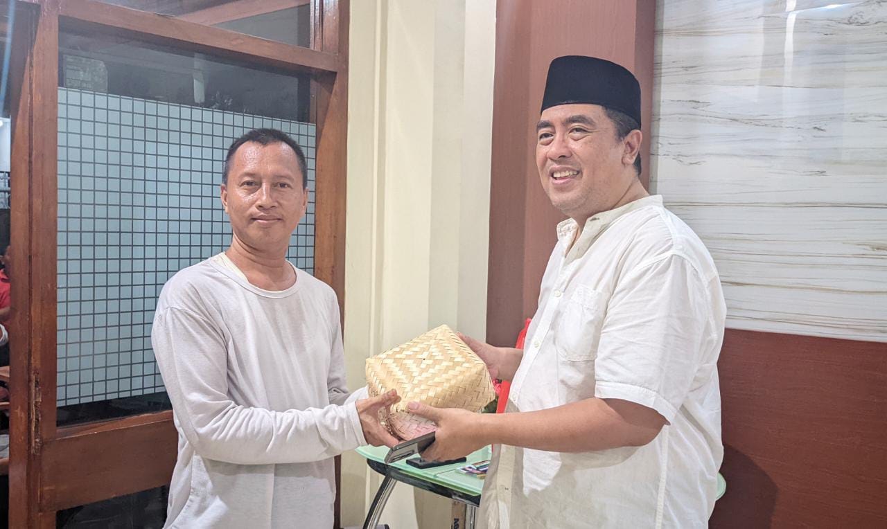 PCNU Jakarta Pusat Gunakan Besek Bambu Untuk Bunkus Daging Kurban Yang Ramah Lingkungan foto dok