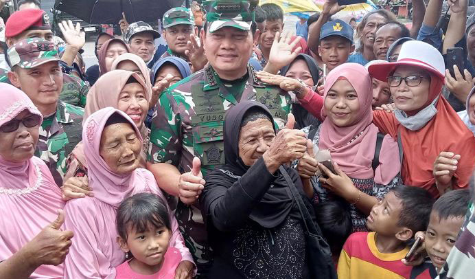 TNI Merangkul Pendemo di Rempang foto dok