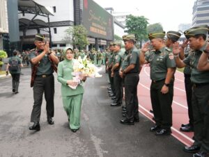 Wakil Panglima TNI Jenderal Tandyo Budi Revita Dihantarkan Tradisi Tugas di Mabesad