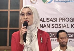 Dr.Hj. Arzeti Bilbina S.E. M.A.P anggota DPR RI komisi IX