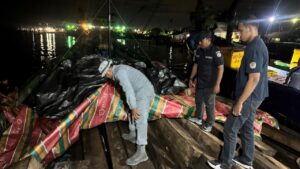 Bakamla RI dan Kemenhut Gagalkan Penyelundupan Kayu Ilegal di Batam