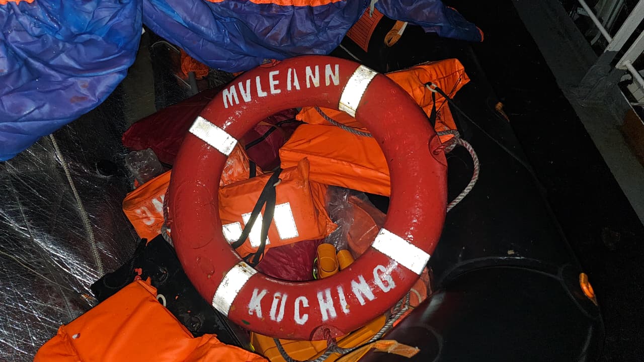 Bakamla RI Evakuasi Kapal MV Leann yang Terbakar di Perairan Anambas