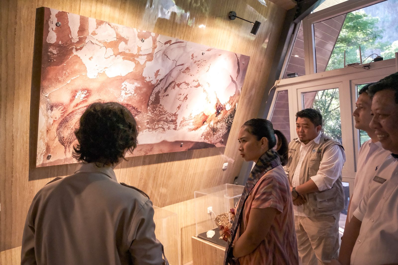 Wamenpar Tinjau Geopark Maros-Pangkep, Pastikan Kesiapan Revalidasi UNESCO 2026