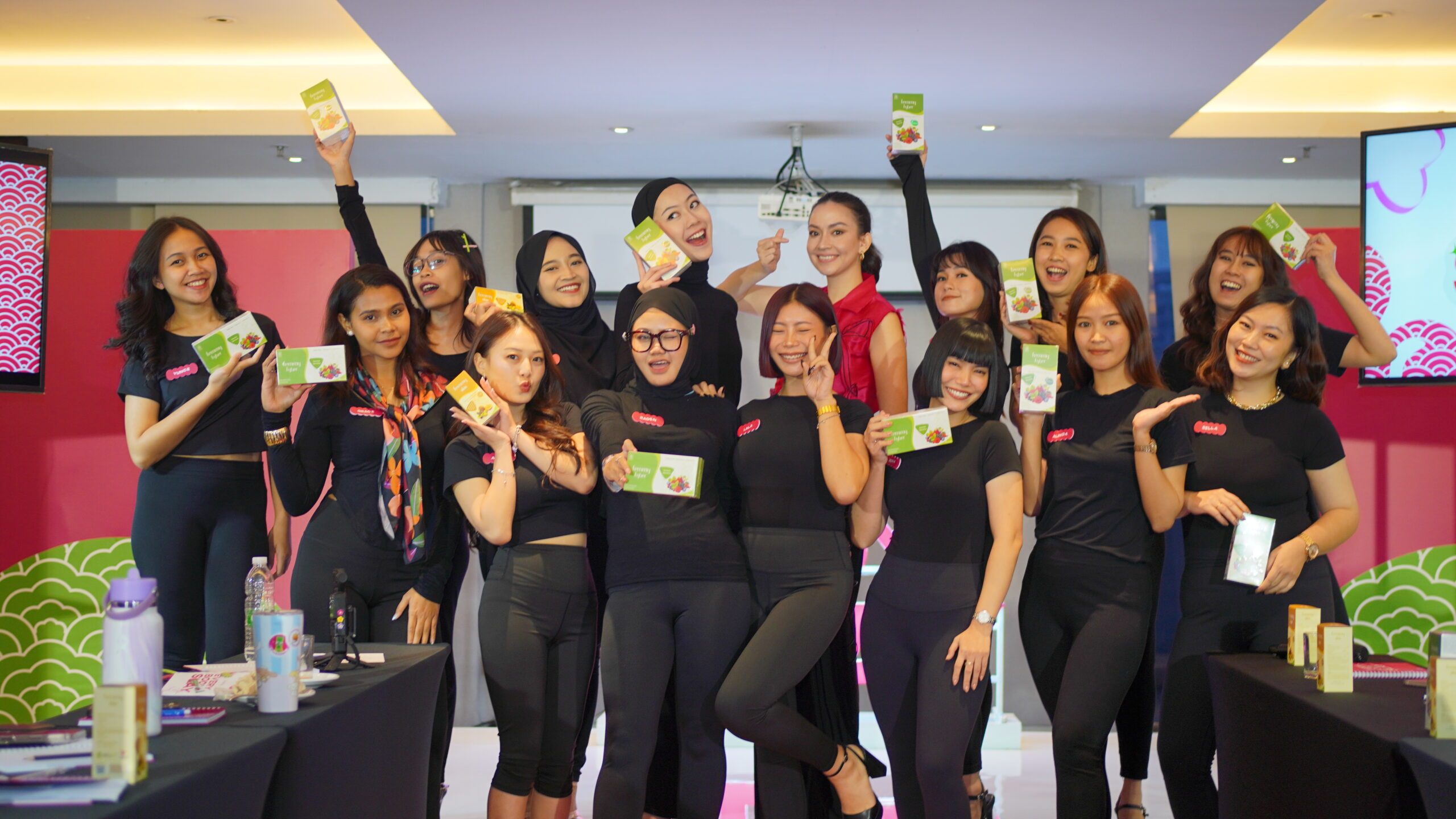 Femmy Fyber Ajak Perempuan Indonesia Tunjukkan Kepercayaan Diri Lewat Kampanye “Ready, Set, Slay