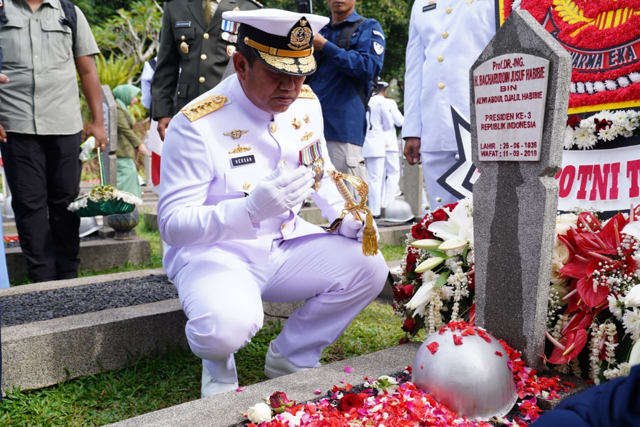 Irjen TNI Hersan Pimpin Ziarah Nasional di TMP Kalibata Peringati HUT ke-80 TNI