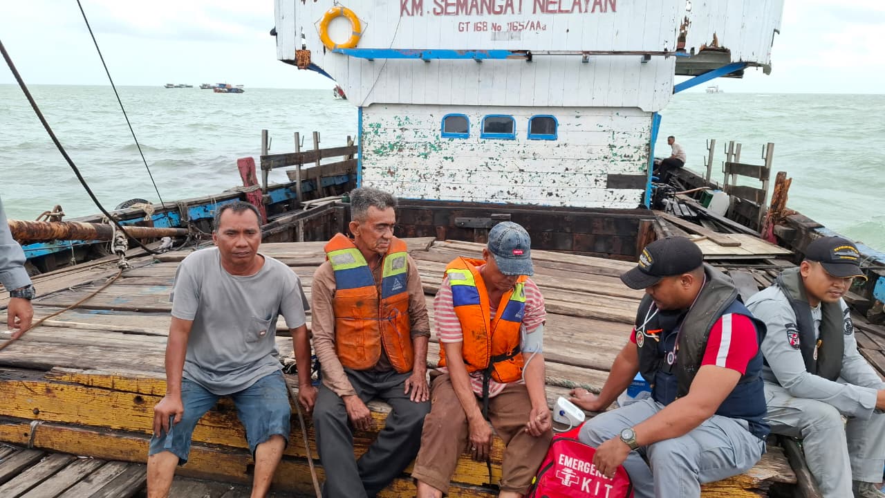 Bakamla RI Selamatkan Kapal Kargo Mati Mesin di Tengah Badai di Selat Malakal