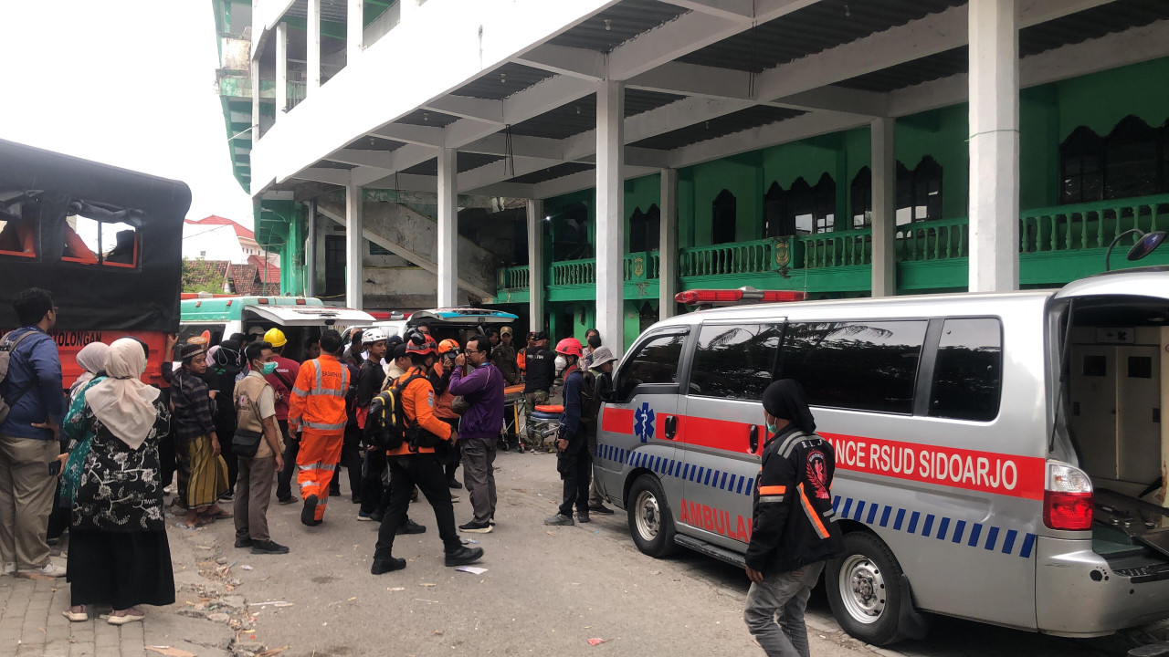 Bangunan Ponpes Al Khoziny di Sidoarjo Ambruk, 9 Santri Meninggal Dunia