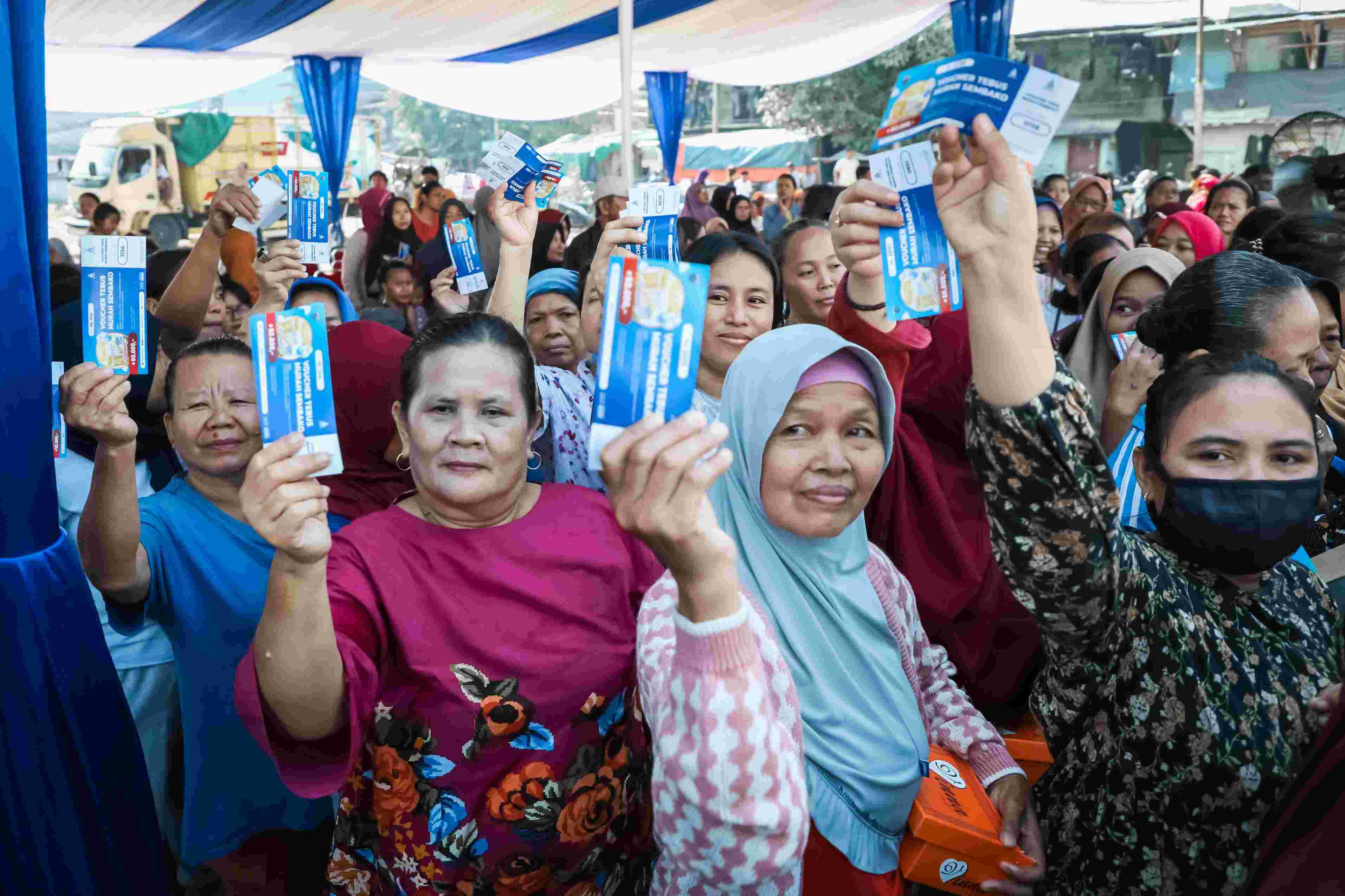 PAM Jaya dan Pemprov DKI Salurkan Air Bersih dan Ribuan Paket Sembako untuk Warga Tanah Merah