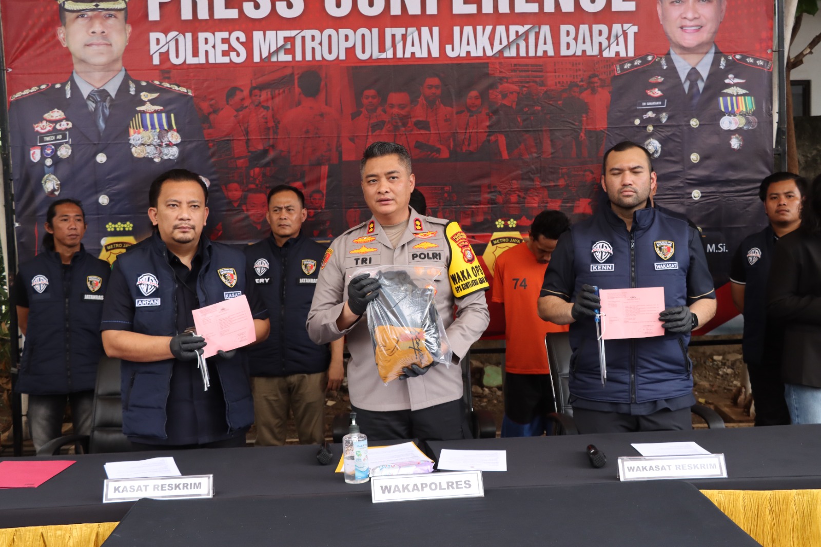 Polres Metro Jakarta Barat Ringkus Dua Residivis Spesialis Pencuri Rumah Kosong, Beraksi Saat Rumah Tampak Sepi