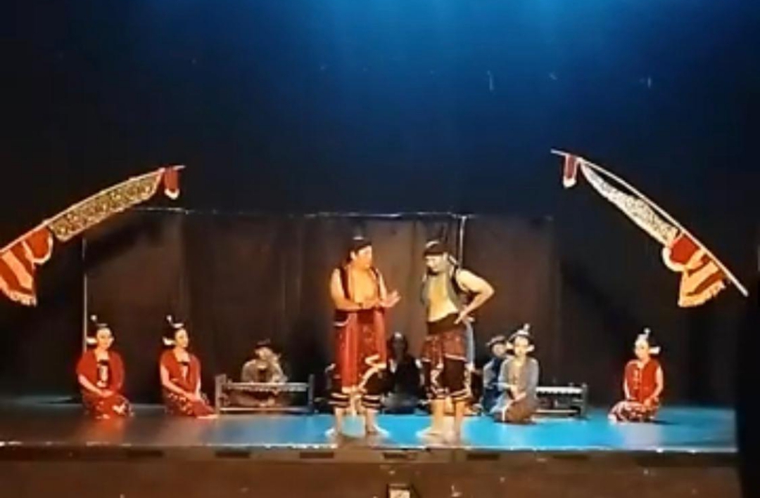 Sanggar Seni Panginyongan Dan LARSENI Panginto Hadirkan Teater Komedi Segar “GENDHAKAN” Di Purwokerto
