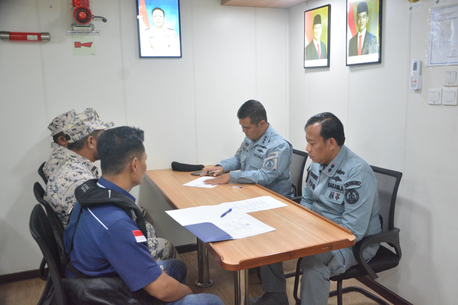 Empat Nelayan Batam Dipulangkan dari Malaysia Usai Tersesat Lintas Batas, Bakamla RI Lakukan Penjemputan di Laut