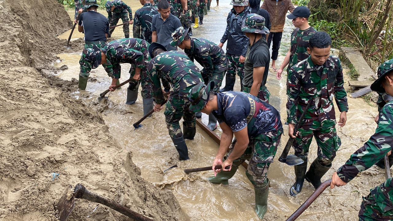 TNI Kerahkan Ratusan Prajurit Bantu Warga Terdampak Bencana di Aceh Tengah
