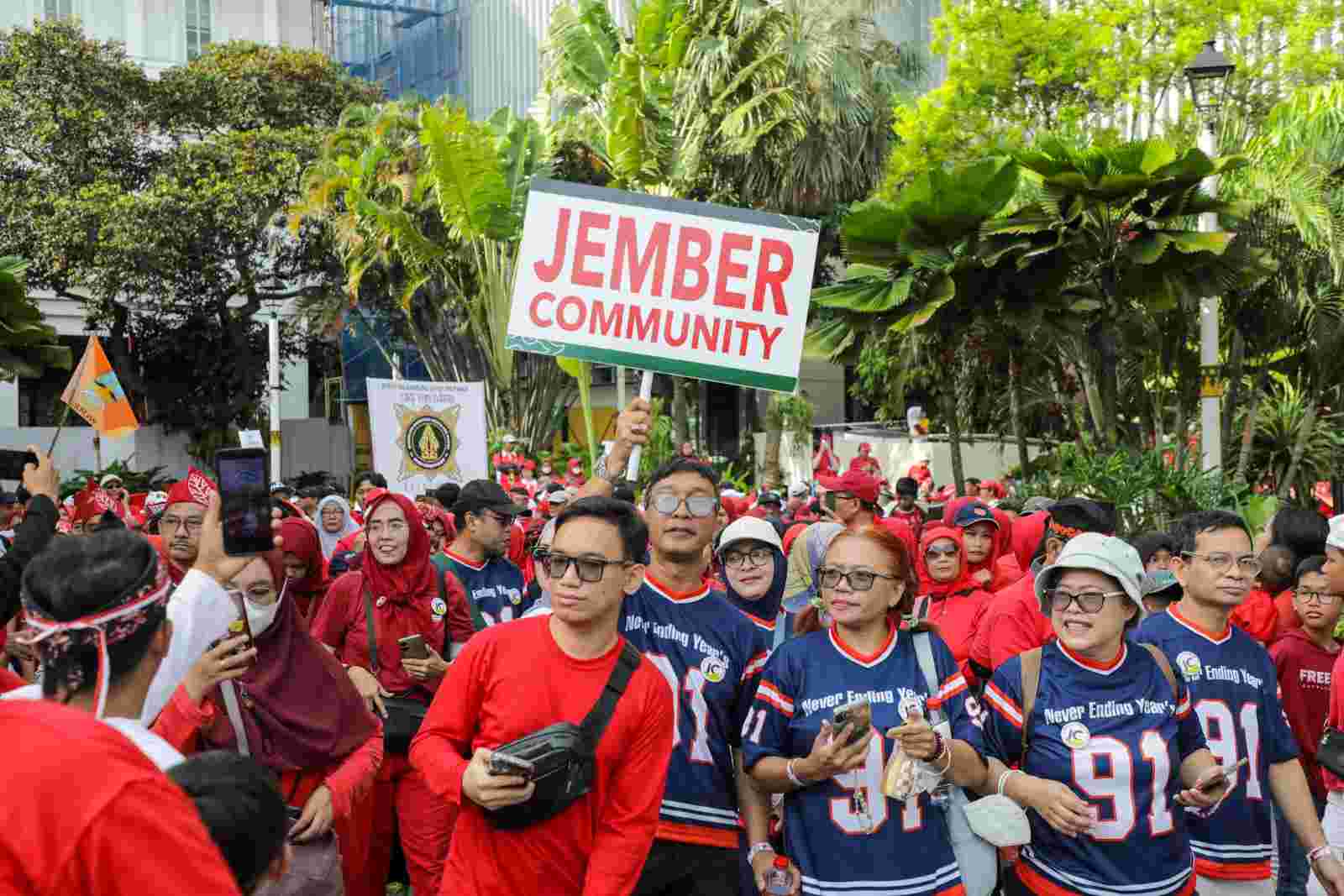 Ribuan Warga Ikuti Jalan Sehat Hari Pahlawan 2025, Gubernur Pramono: “Balai Kota Adalah Rumah Bersama!”
