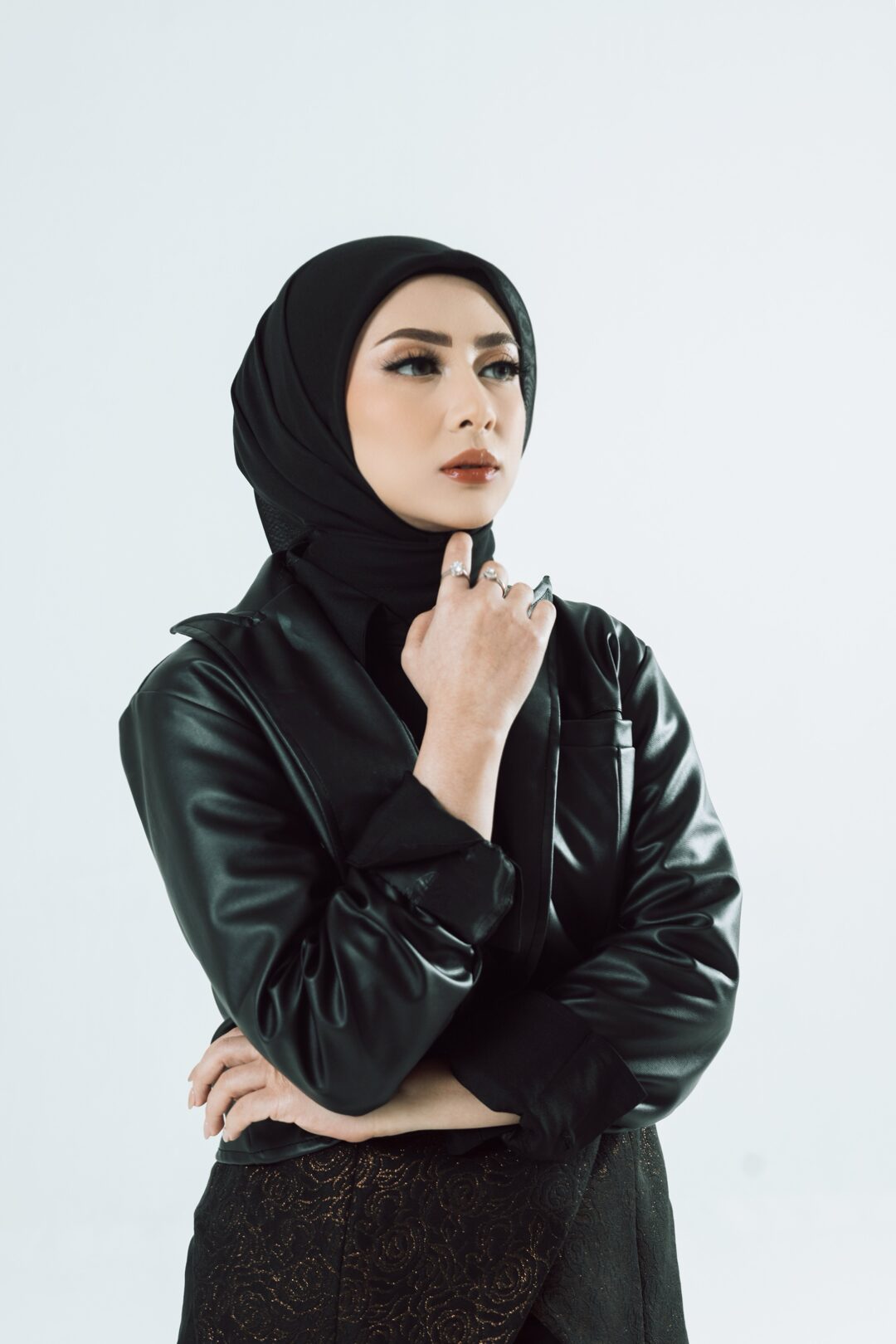 Dewi Hani Jayanti Hadirkan Single "Karena Kucinta Dia" – Sentuhan Emosional yang Satukan Musik dan Kecantikan