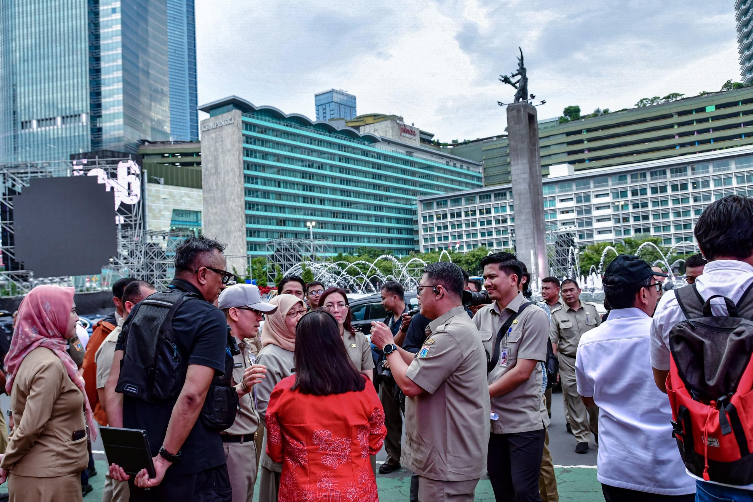Perayaan Tahun Baru di Jakarta Berlangsung Sederhana, Warga Tunjukkan Solidaritas untuk Korban Bencana