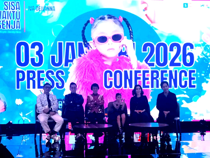 Iva Deivanna Saat lounching Single foto fons