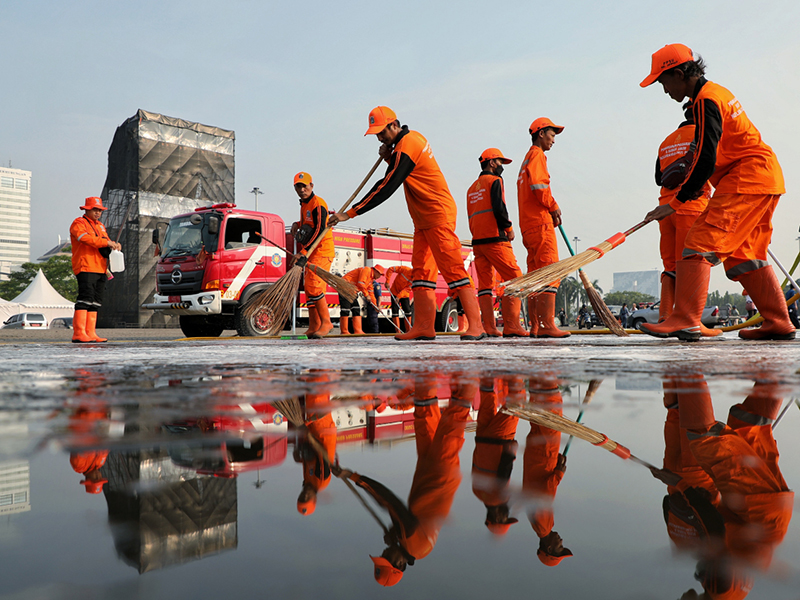 Pasca Perayaan Tahun Baru, Pasukan Oranye Rampungkan Pembersihan Jakarta Sebelum Pagi