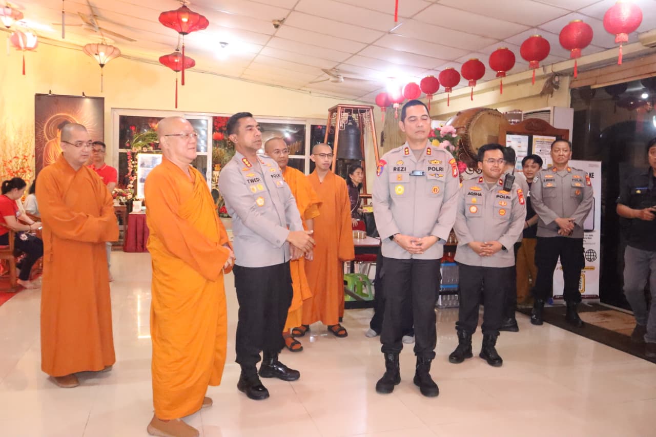 Kapolres Metro Jakbar Cek Langsung Pengamanan Imlek 2026, Ratusan Personel Diterjunkan ke 42 Vihara