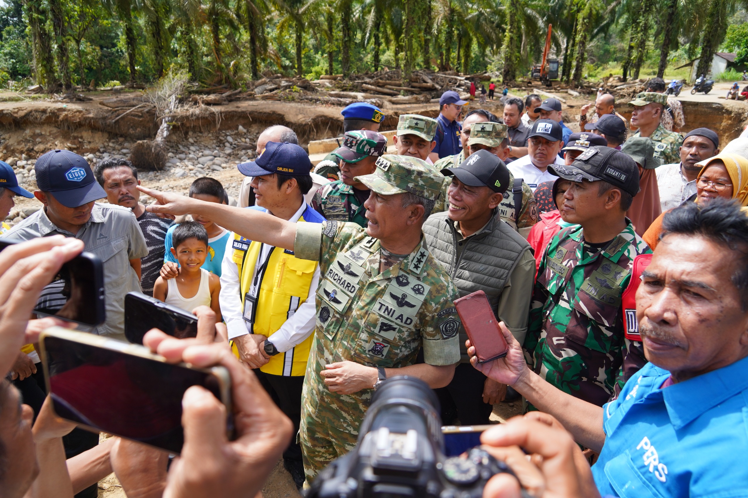 Kasum TNI Cek Langsung Progres Pemulihan Banjir Tapteng, Infrastruktur Pengendali Bencana Dikebut
