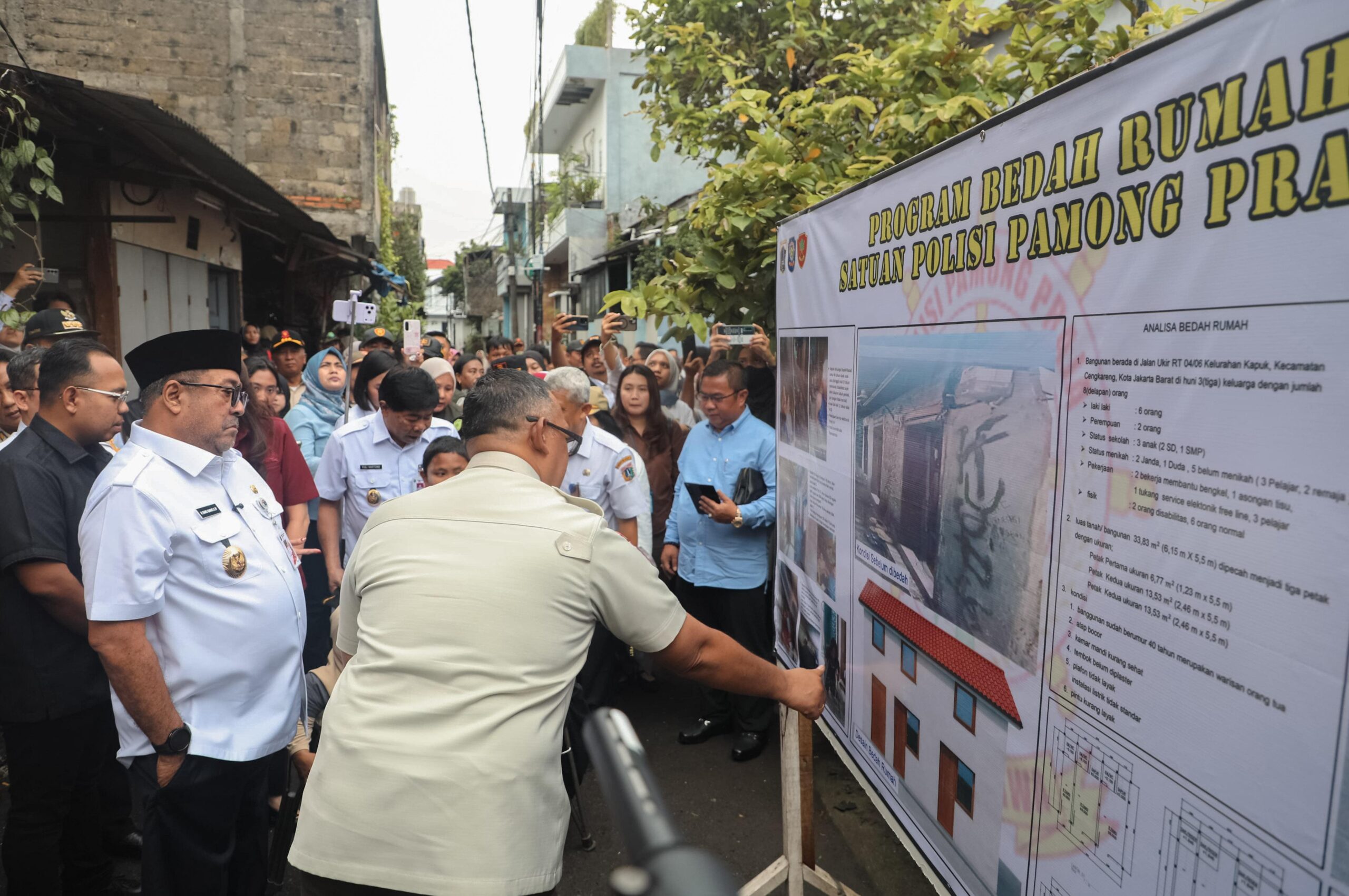 Wagub Rano Karno Resmikan Bedah Rumah di Kapuk, Satpol PP Kumpulkan Dana Rp70 Juta