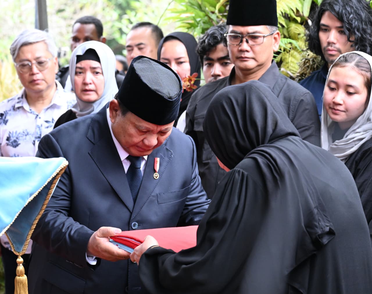 Panglima TNI Serahkan Jenazah Try Sutrisno ke Negara, Dimakamkan Secara Militer di TMP Kalibata