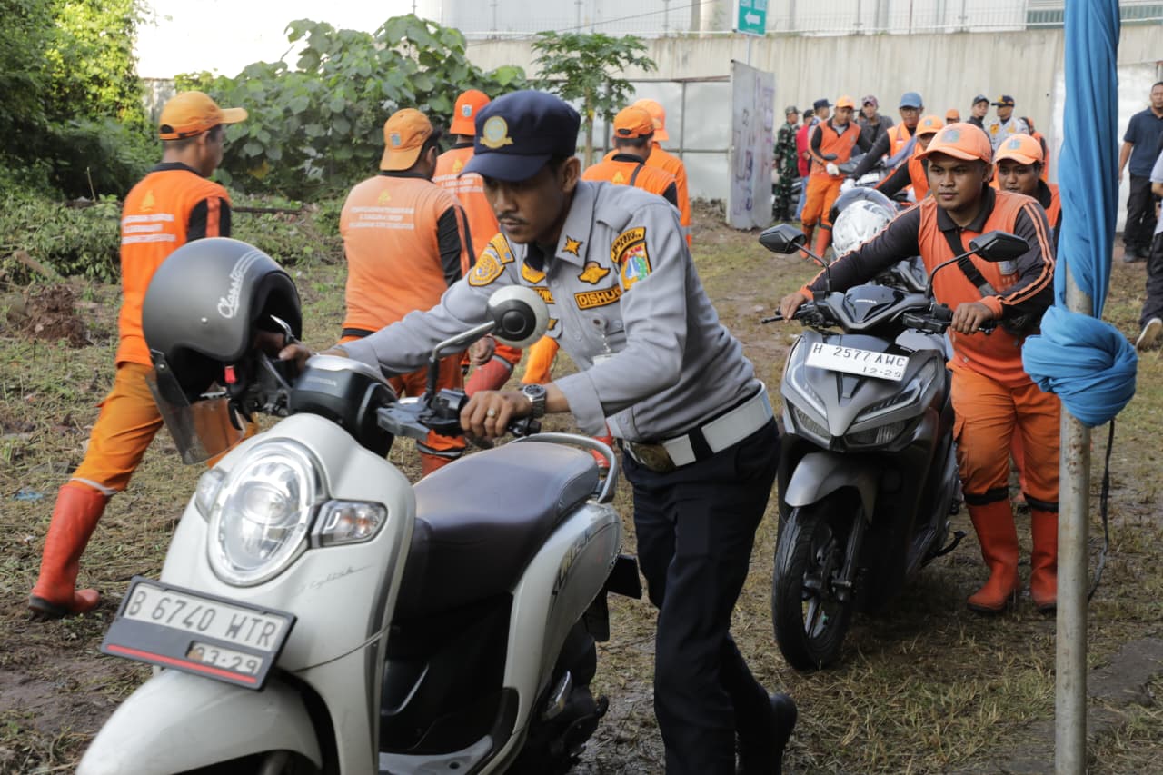 Wagub Rano Karno, parkir liar Lebak Bulus, penertiban parkir Jakarta, Poins Square, Jakarta Selatan, Perumda Sarana Jaya, Satpol PP DKI, parkir liar Jakarta, penataan kawasan Jakarta, kerja bakti Pemprov DKI