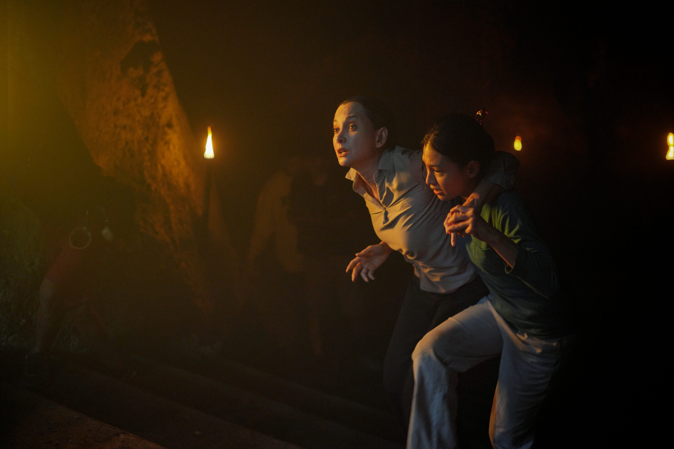 Ari Irham dalam adegan kesurupan di teaser trailer film horor Hajatan Setan