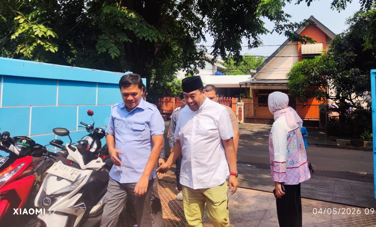Habiburrahman meninjau dapur SPPG Duren Sawit yang bersih dan higienis