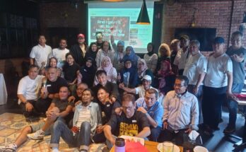 Alumni SMA Negeri 66 Jakarta angkatan 1988 saat menghadiri acara halal bihalal di Cafe Pelangi Lebak Bulus Jakarta Selatan