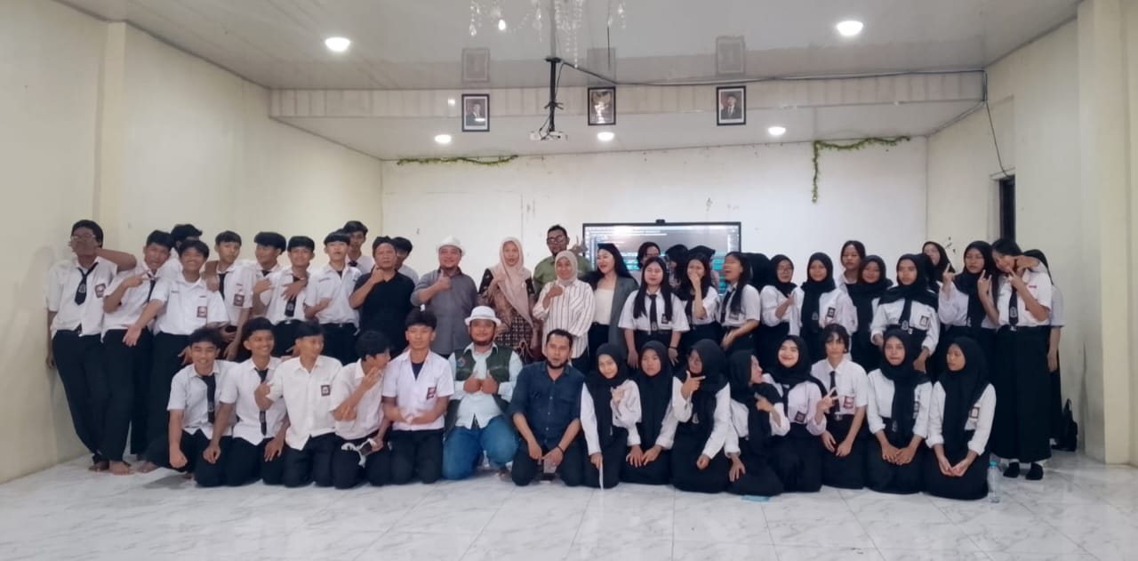 Siswa SMK Teladan Jakarta Barat mengikuti kegiatan edukasi teknologi digital “Beprokids Goes to School” yang diselenggarakan Budayantara Digital Network (BDN), Selasa (19/5/2026). Program ini menghadirkan pembelajaran seputar Artificial Intelligence (AI), pembuatan website, serta literasi media sosial guna mendorong generasi muda lebih siap menghadapi perkembangan teknologi digital di masa depan.