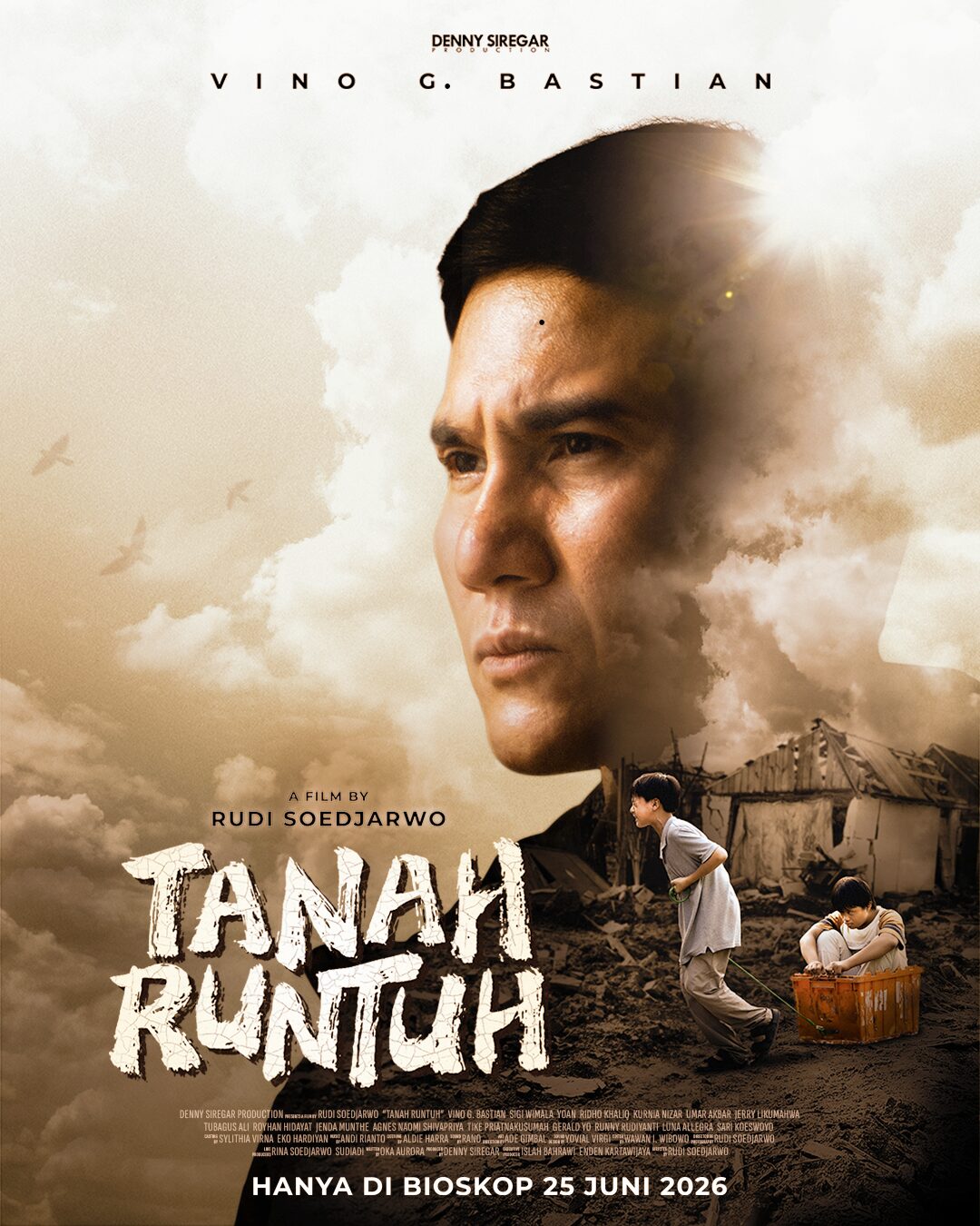 Poster resmi film Tanah Runtuh menampilkan suasana emosional di tengah konflik