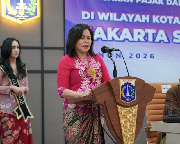 Kendaraan listrik melintas di jalan Jakarta bebas ganjil genap