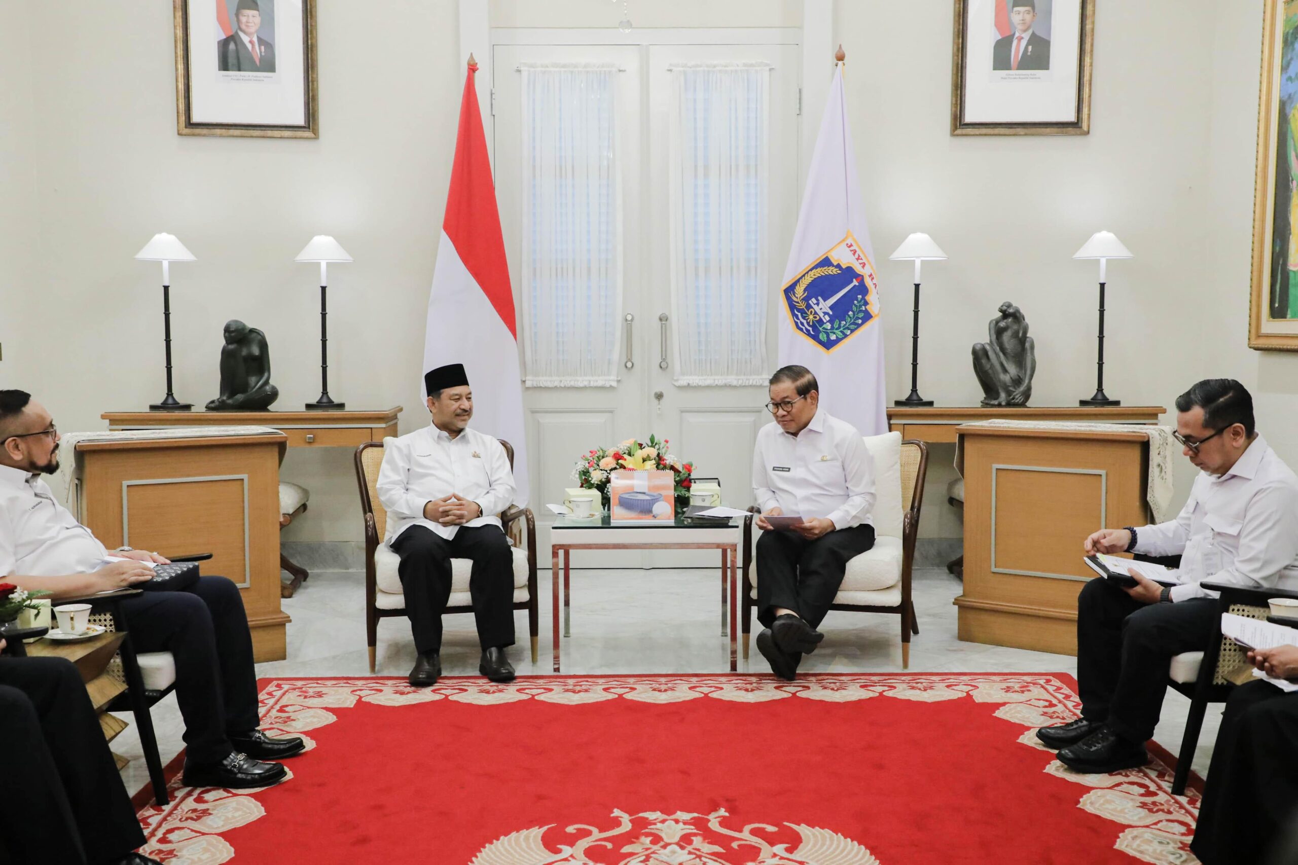 Gubernur DKI Jakarta Pramono Anung menerima kunjungan Menteri Besar Kelantan di Balai Kota Jakarta