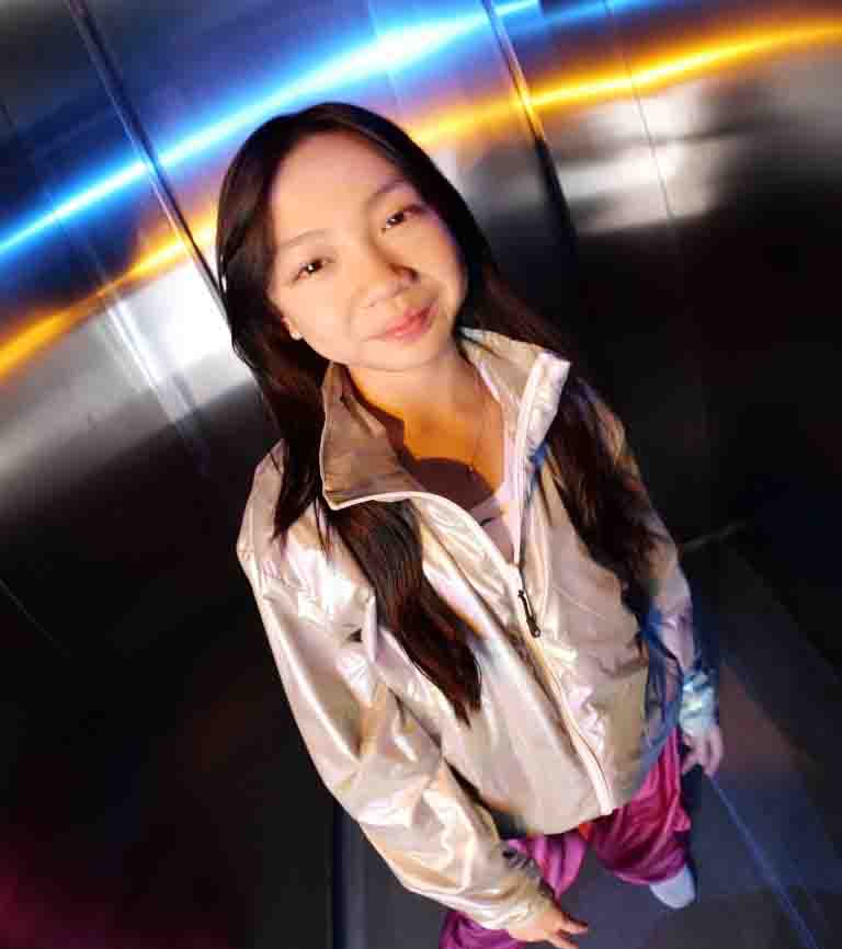 Lindee Cremona saat mempromosikan single terbaru berjudul Anakmu Slalu Cinta yang mengangkat tema kasih sayang anak kepada ayah.