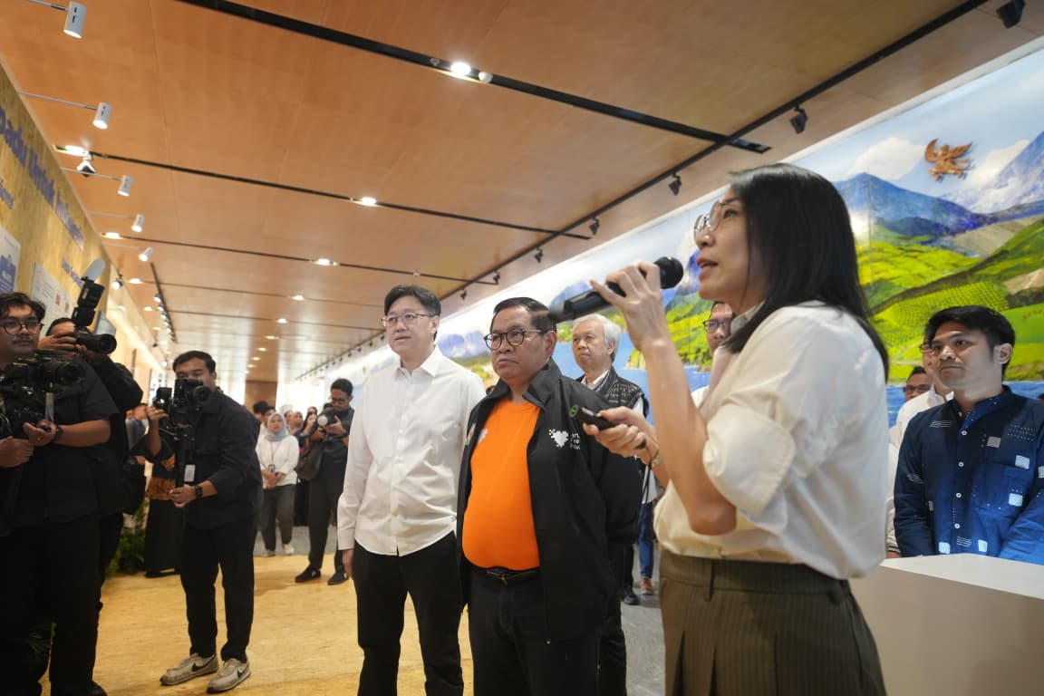 Karyawan Astra menggunakan transportasi umum sebagai bagian dari program mobilitas berkelanjutan perusahaan.