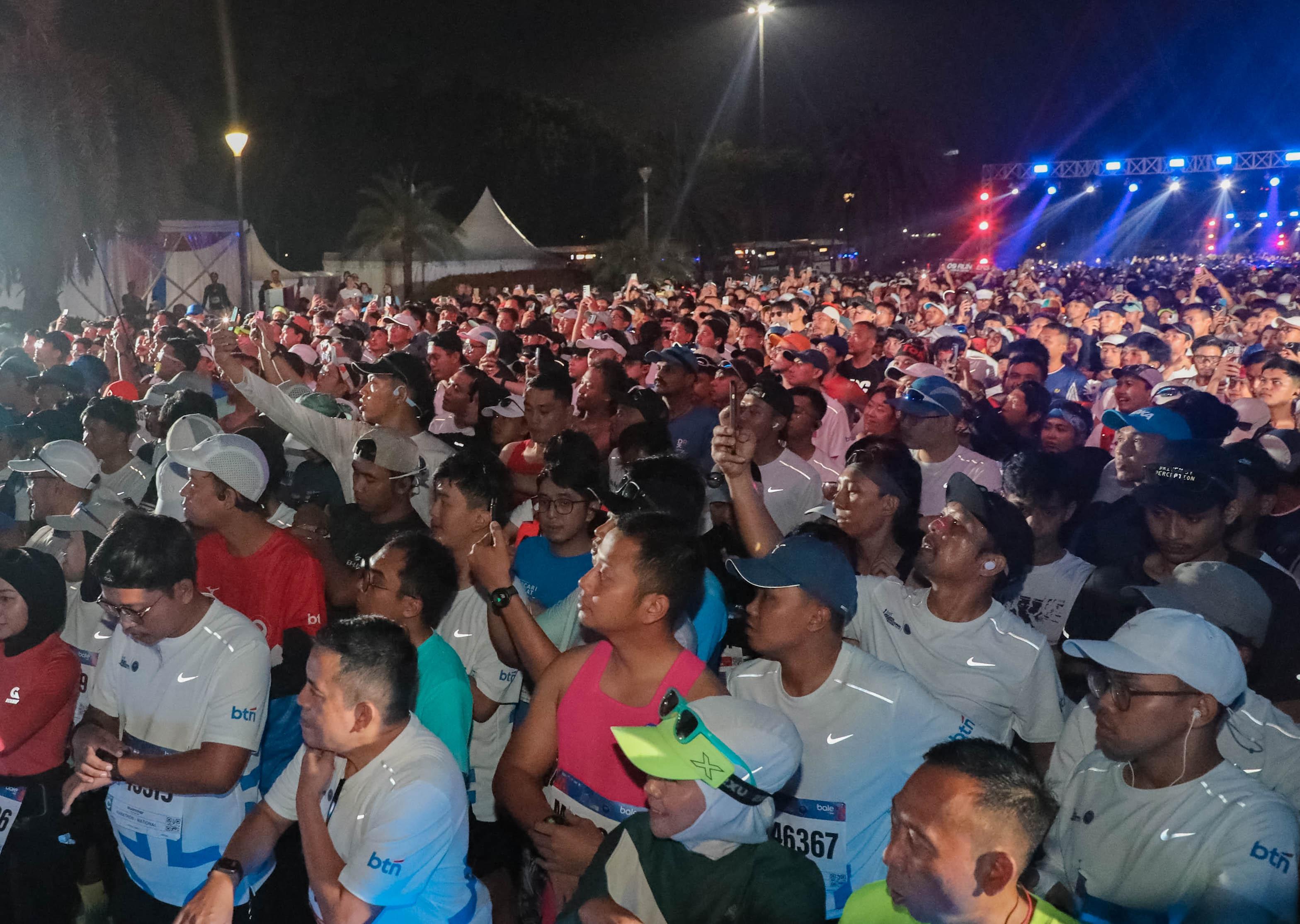 Peserta BTN Jakarta International Marathon 2026 memulai lomba di kawasan Monas Jakarta dengan diikuti puluhan ribu pelari dari dalam dan luar negeri.