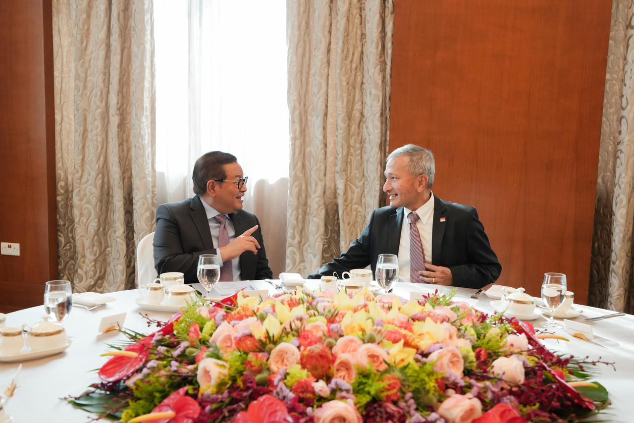 Gubernur DKI Jakarta Pramono Anung bertemu Menteri Pembangunan Nasional Singapura Chee Hong Tat dan Menteri Luar Negeri Singapura Vivian Balakrishnan untuk membahas investasi, transportasi publik, dan pembangunan kota berkelanjutan.