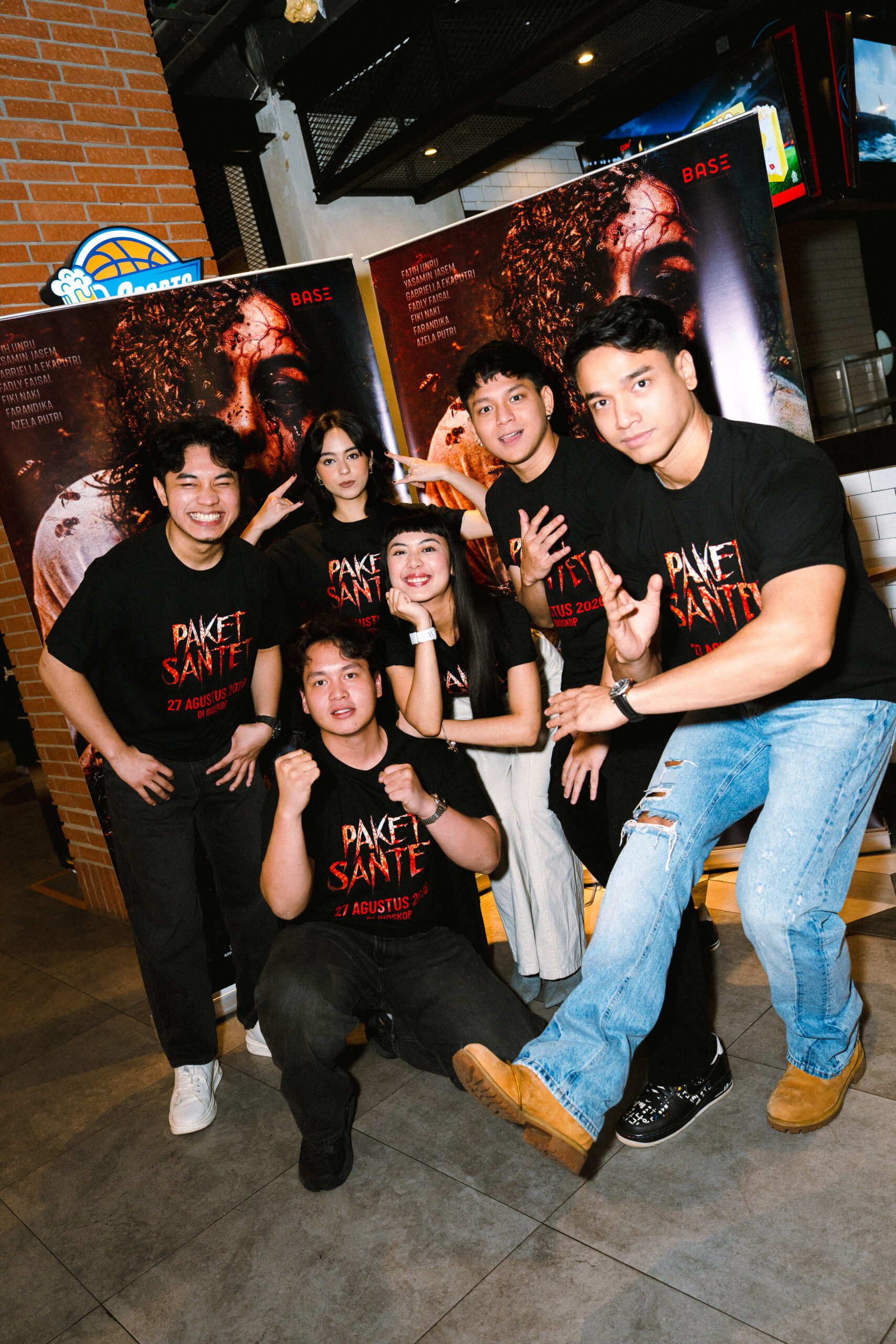 Poster resmi film horor Paket Santet produksi BASE Entertainment yang tayang di bioskop mulai 27 Agustus 2026.