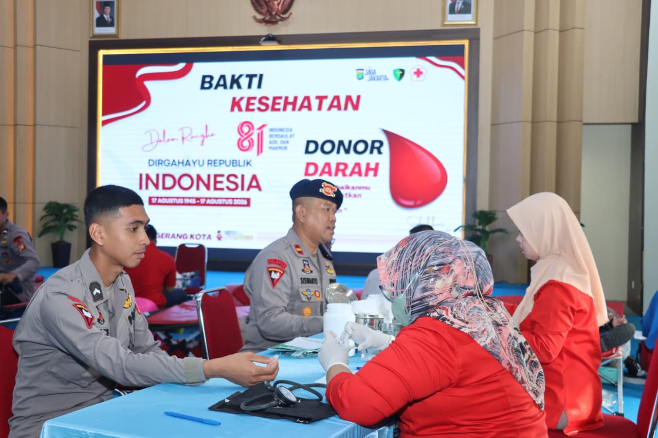 Kegiatan donor darah dan cek kesehatan gratis di Polres Metro Tangerang Kota dalam rangka HUT ke-81 Kemerdekaan RI