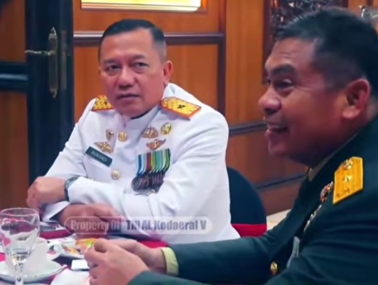Wadan Kodaeral V Brigjen TNI Mar Suwandi menghadiri penganugerahan Satyalancana Karya Satya di Surabaya