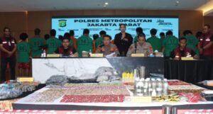 Polisi Polres Metro Jakarta Barat mengungkap clandestine lab etomidate di PIK 2