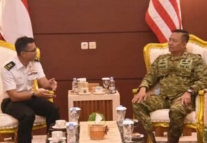 Wadan Kodaeral V Brigjen TNI (Mar) Suwandi menerima courtesy call rombongan Republic of Singapore Navy RSS Stalwart-72 di Markas Kodaeral V Surabaya.