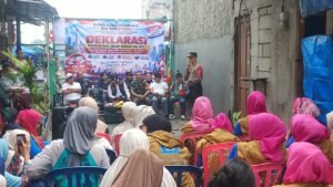 Warga RW 005 Duri Selatan mendeklarasikan sikap anti narkoba bersama Polsek Tambora dan Tiga Pilar.