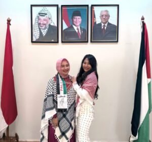 keffiyeh bermotif khas Palestina sebagai simbol solidaritas kemanusiaan dalam Budayantara Fest 2026.