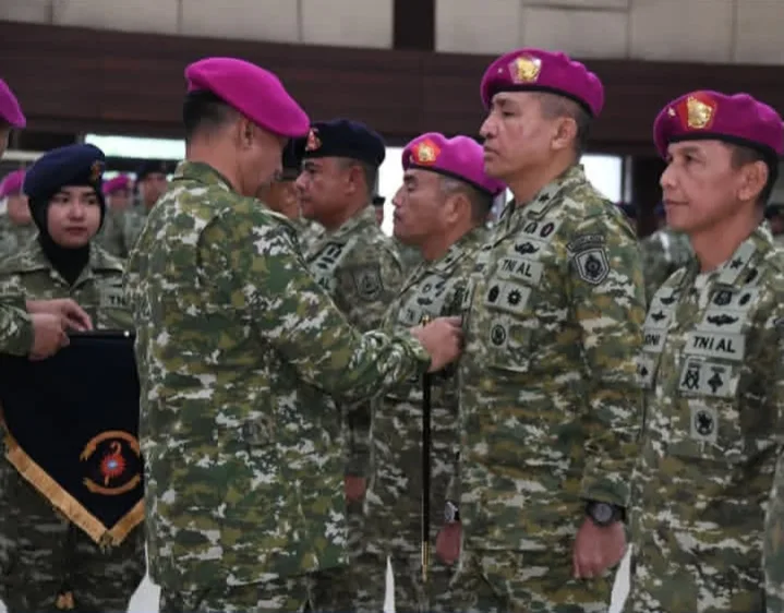 Sertijab Direktur Pendidikan Kodiklatal dari Brigjen TNI Marinir Fransisco Simanjorang kepada Brigjen TNI Marinir Freddy Jhon Hamonangan Pardosi.