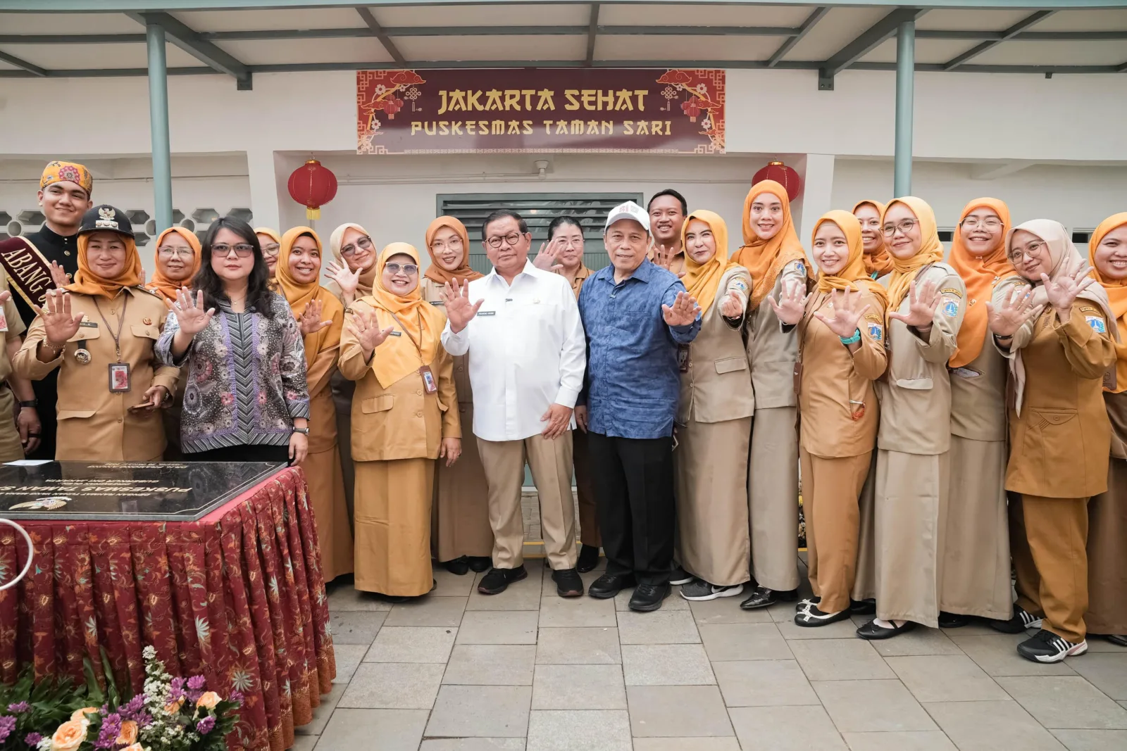 Gedung baru Puskesmas Kecamatan Taman Sari untuk meningkatkan pelayanan kesehatan masyarakat Jakarta.